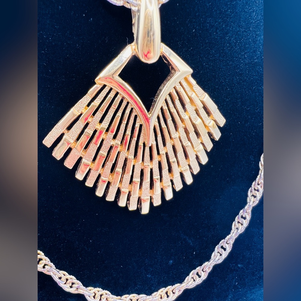 Vintage Crown Trifari Gold Tone Double Strand Fan Necklace Pendant - Picture 9 of 10